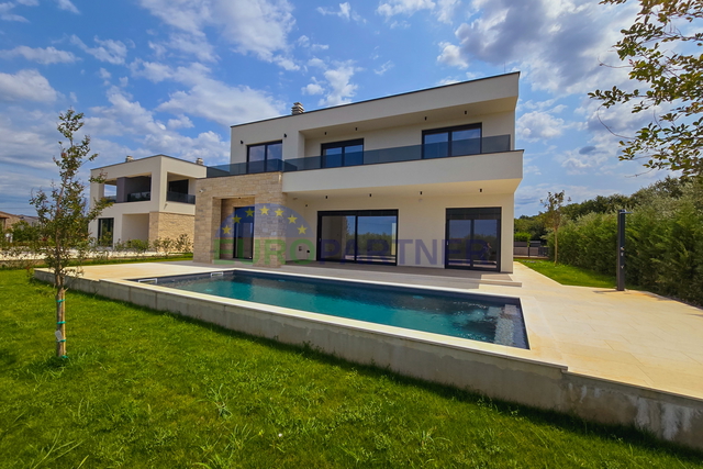 Casa, 220 m2, Vendita, Poreč